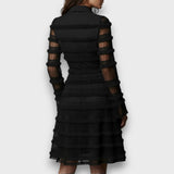 Sílvia | Vestido Curto com Textura de Franjas e Decote em V